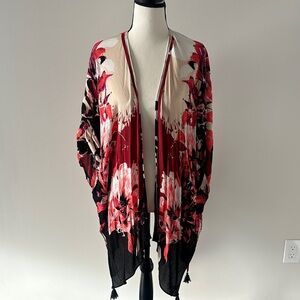 Vince Camuto Floral Sleeveless shirt in Red, Black & Cream
